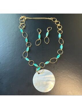 Avon GoldTone Link Necklace Earrings Green Oval Stones White Pearlescent Pendant